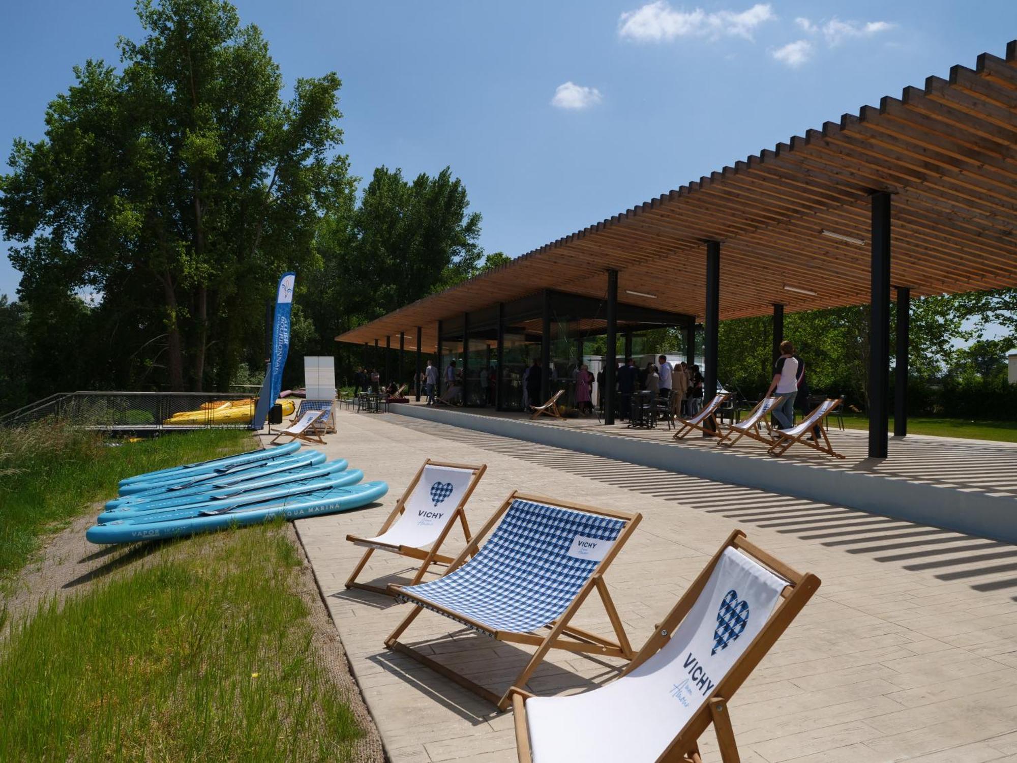 Campingplatz Tente Pour 5 Personnes En Bordure De La Riviere Allier Au Sein D'un Petit *